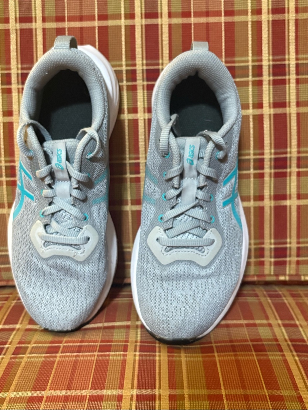 Asics Light Gray and Teal Women's Running Shoes. Size 6